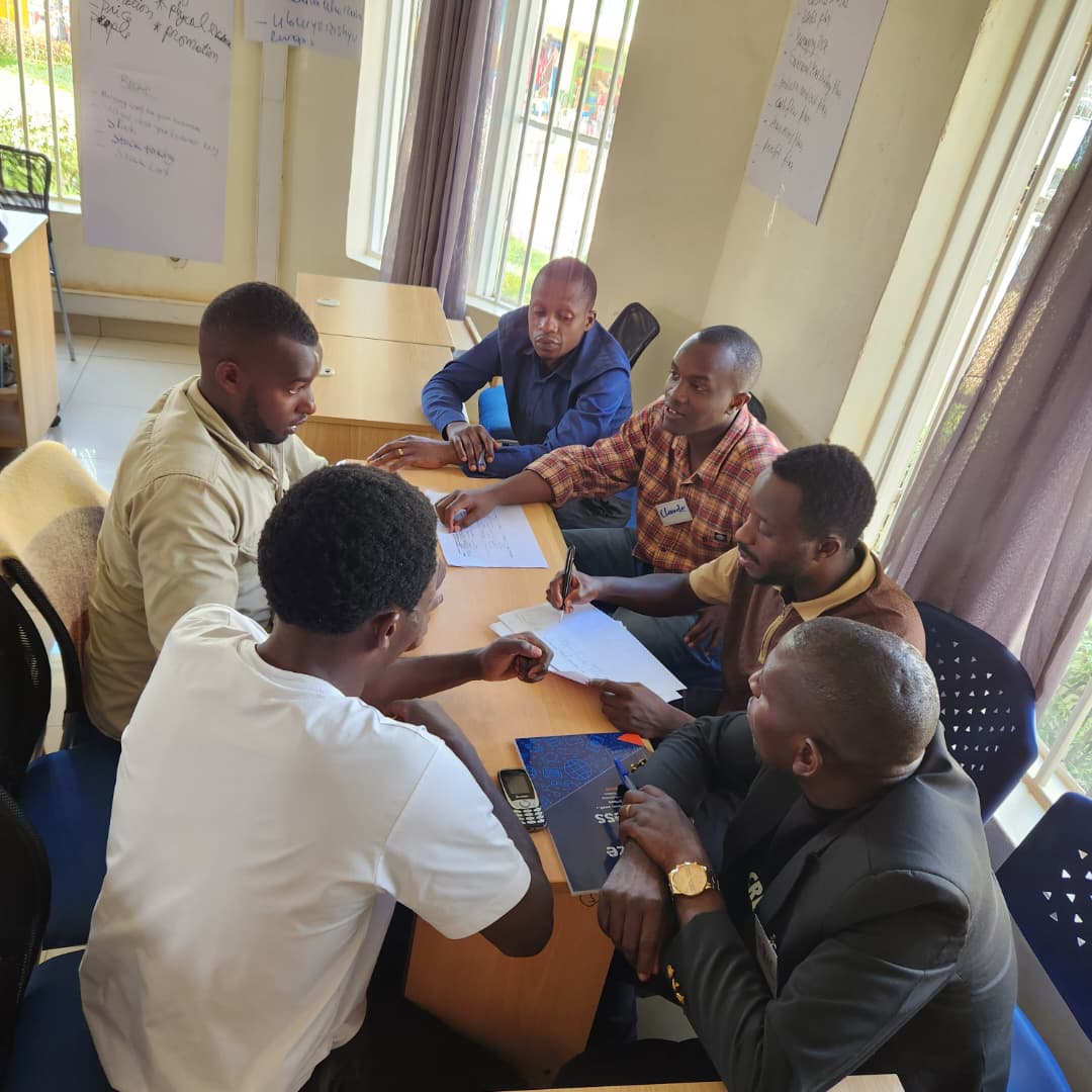 BDF_rw's tweet photo. #Day4 
#DigitalizeYourBusiness group discussions in #Muhanga focused on defining online presence, identifying key components of a strong digital identity, and exploring the benefits of maintaining an effective online presence for business growth. #SIYB #YoungEntrepreneurs #DYB https://t.co/tmXSMkxAHv