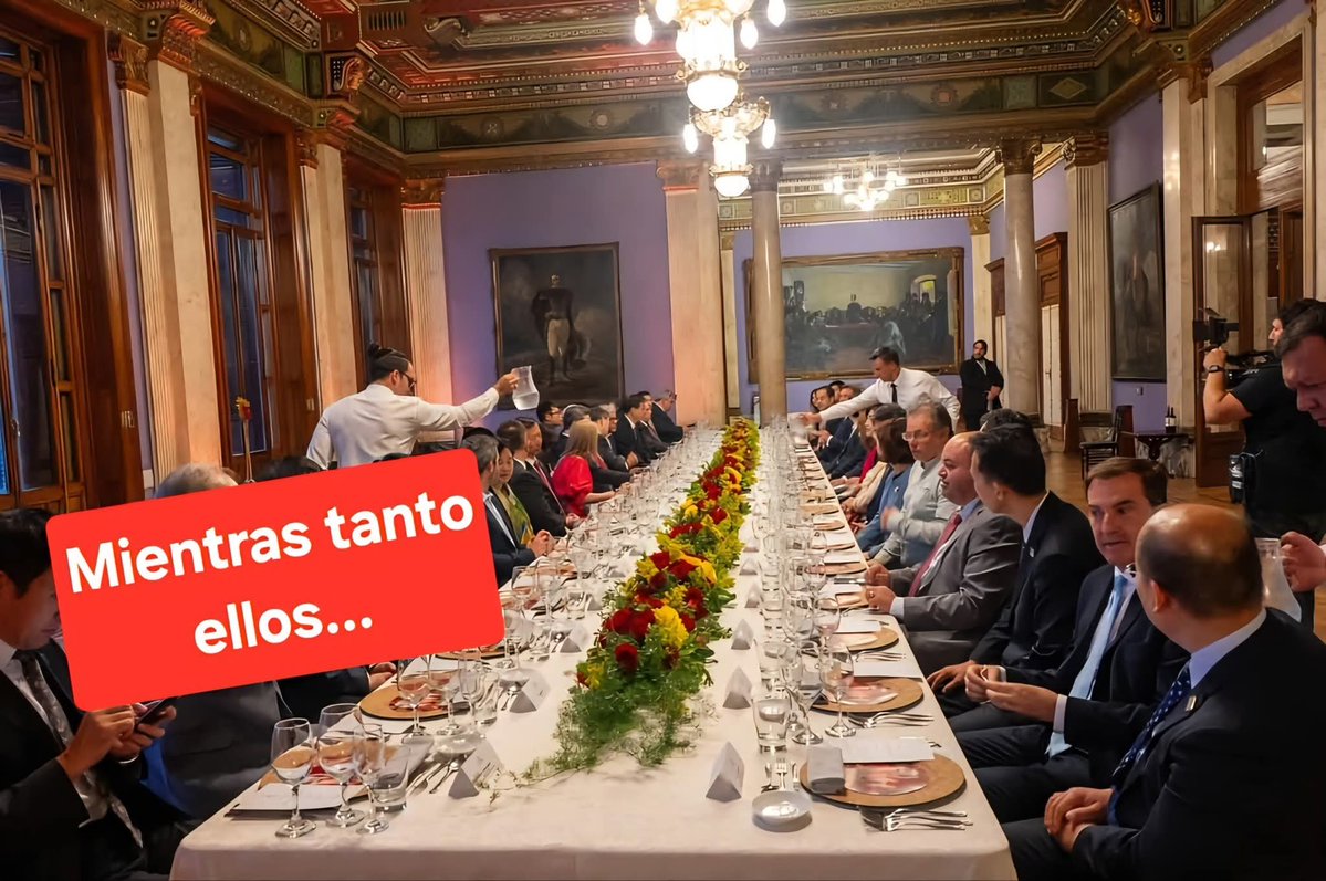 ⏩Última semana de septiembre: El gobierno de Orsi gastó un total de $1.550.000 en servicios de catering.
Última semana de octubre: Se reportaron gastos de casi $6 millones distribuidos en varias instituciones
Un bocadillo para Caro.  
La pobre, casi se atraganta con una aceituna