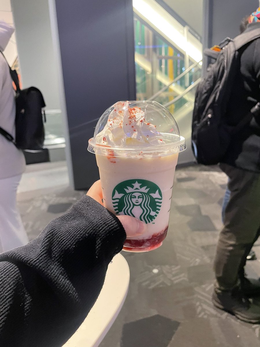 t0_____wa's tweet photo. きょうたべたもの
るーちゃんものんでたフラペチーノおいしかったよ #月城るか https://t.co/TnDPhKqeKQ