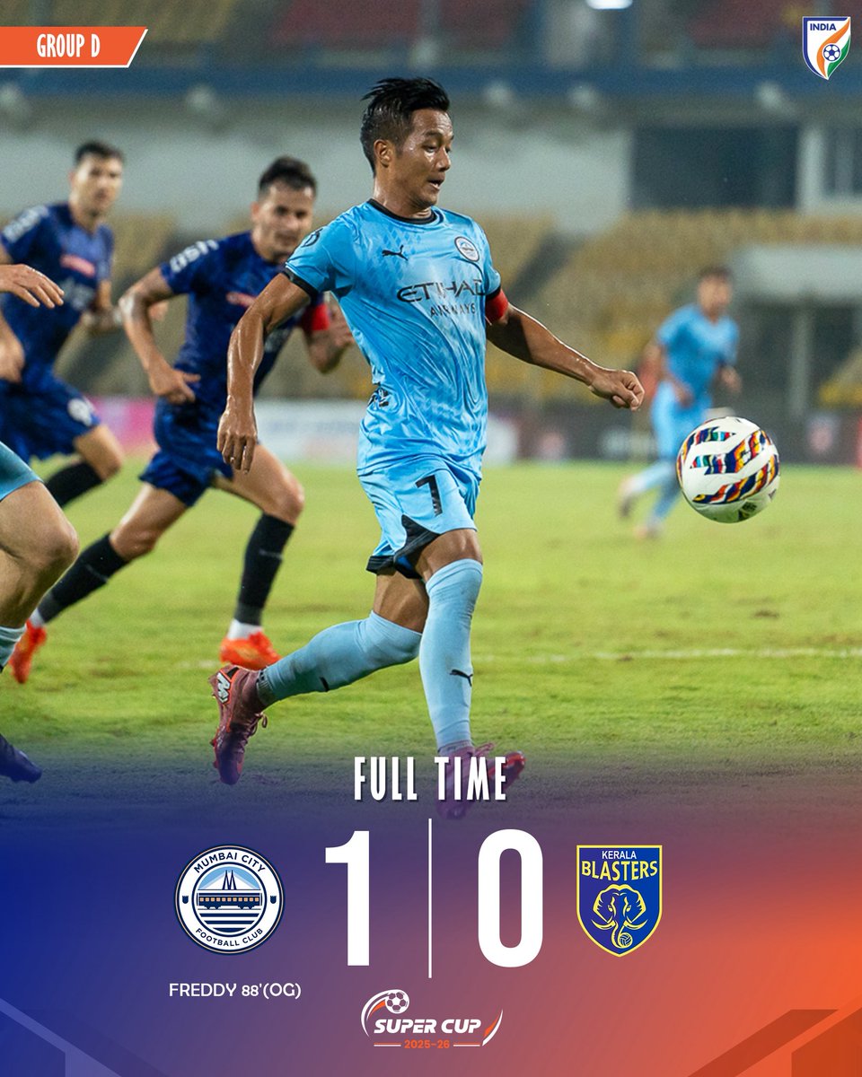 IndianFootball's tweet image. The Islanders grab the last #AIFFSuperCup semi-final spot! ⚡️

@MumbaiCityFC strike late to pip @KeralaBlasters on head-to-head and emerge as Group D toppers 🔵🔝

#MCFCKBFC #IndianFootball ⚽️