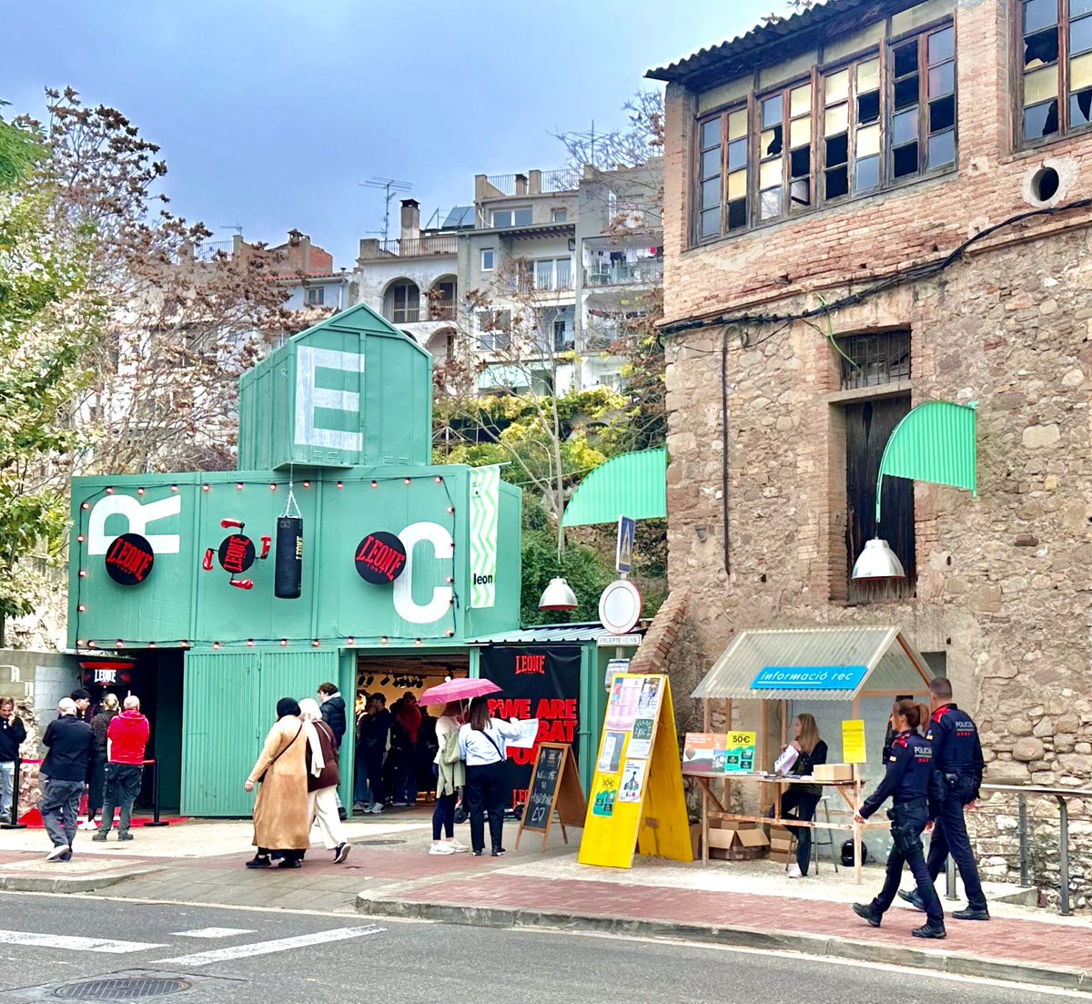 Si aquests dies vas al <a href="/RECstores/">REC.0</a> d’Igualada, et donem consells per unes compres segures:

👜La motxilla o bossa de mà, ben tancada i controlada
⌚️Evita portar objectes de valor
📱El mòbil i la cartera ben guardats, mai darrere els pantalons
💳Controla la targeta en tot moment