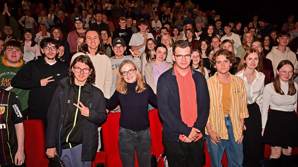 festival2val's tweet image. 🌤 Retrouvez dès aujourd’hui en salles #lesrêveurs, premier long métrage de #isabellecarré projeté en sa présence en Avant-Première Hors Compétition au #festival2cinema 2025.
Un film bouleversant sur la santé mentale, d’après son roman autobiographique éponyme !
#pandistribution