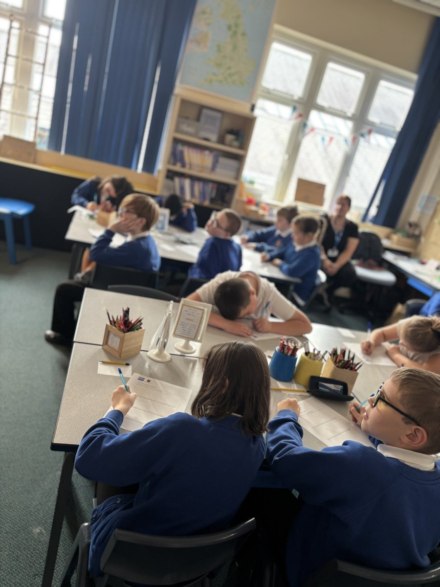 stjosephskly's tweet image. What is video? This is what Oak class explored today in computing. We watched 2 different video clips and compared them, picked out the different features, recording styles, production and editing techniques. #SJKcomputing #SJKOakClass