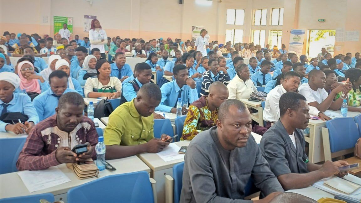 stepha71108's tweet image. J’ai présenté aux étudiants de l’Université de Parakou, les principales étapes de la construction européenne, les différentes institutions qui la composent, le partenariat entre l’🇪🇺 et le 🇧🇯 &amp;amp; les interventions menées au #Bénin avec l’Équipe Europe 🇩🇪🇧🇪🇫🇷🇱🇺🇳🇱.
#PlusFortsEnsemble