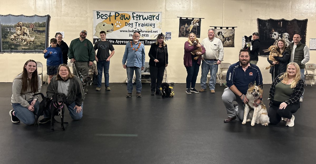 bestpawforwardw's tweet image. Congrats #BasicManners grads! You worked on building your dog’s proficiency with basic skills, introduced new skills, and improved their focus and engagement with you. Each week you came ready to learn and we could see the progress you made. #GradPhotos #Dogs #RewardBasedTraining
