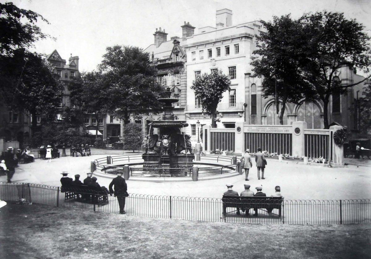 Before Sir Edwin Lutyens' Arch of Remembrance on Victoria Park was unveiled in 1925, there was a temporary WWI memorial in #Leicester's Town Hall Square.
Thanks to <a href="/RecordOffice/">Leics Record Office</a> for this great photo from their archives. 
#RemembranceDay