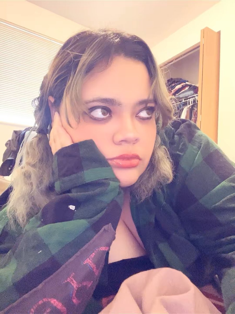 foreversoons's tweet image. 2014 filter for da halsey show 2day……. idk if u heard but #everything is blue