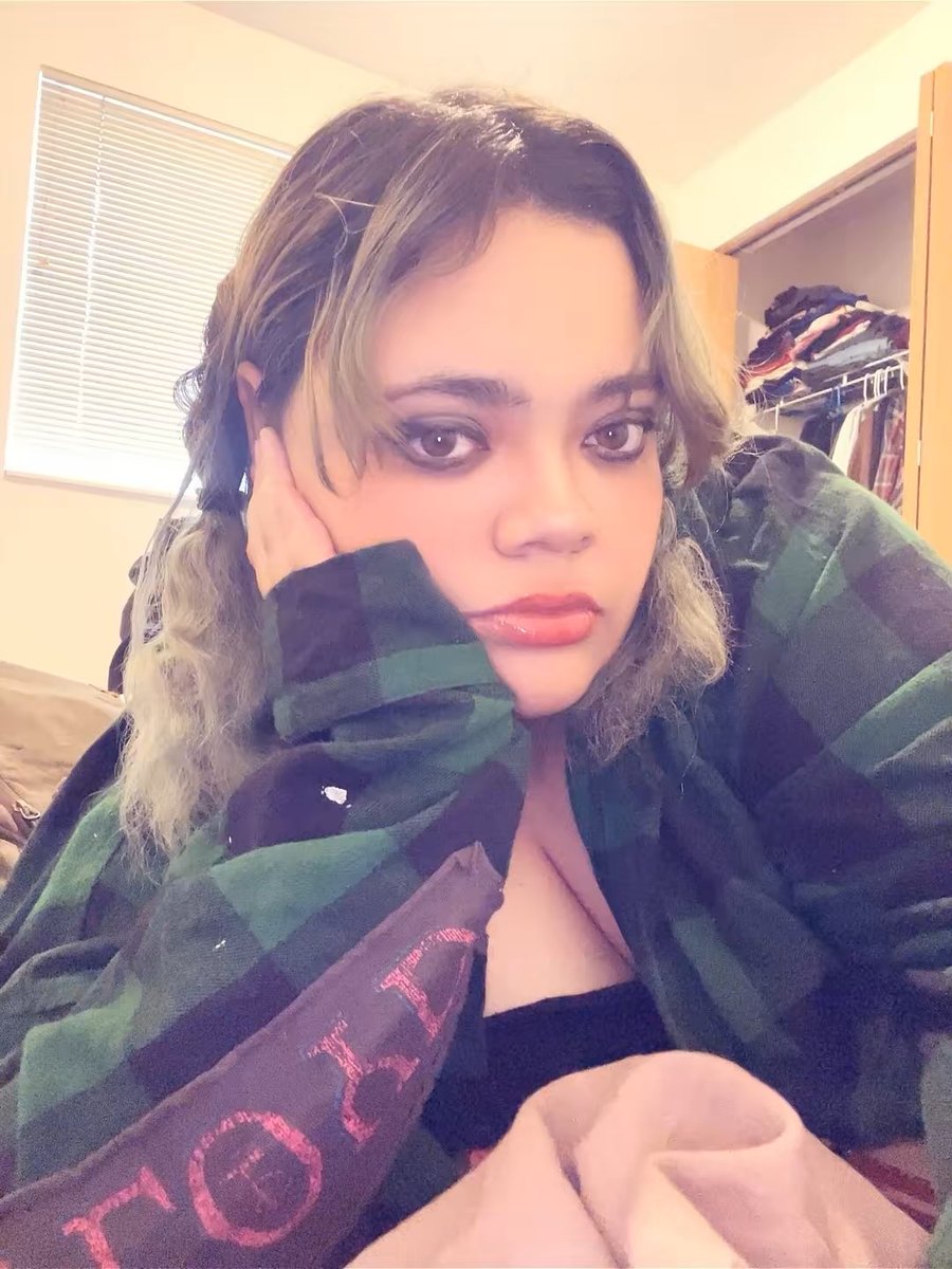 foreversoons's tweet image. 2014 filter for da halsey show 2day……. idk if u heard but #everything is blue