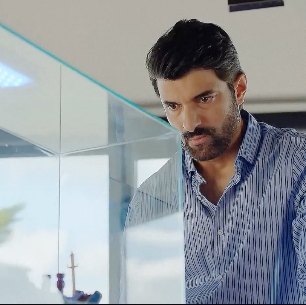 Omer Bereketoğlu 🐎     Osman Bulut ⛴️
#EnginAkyürek #OmerBerekertoğlu #BereketliTopraklar #EnfesBirAkşam