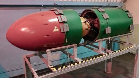 Kunal_Biswas707's tweet image. Indian nukes thread : Only photo via #OSINT &amp;amp; was design in 80s &amp;amp; a two stage thermonuclear nuke had a yield of 45 kt, it had Soviet influence, this was further miniaturized in 1998 which may resemble 2023 North Korean nukes, ambitiously India aimed for 200 kt nuke in 90s.🇮🇳👑
