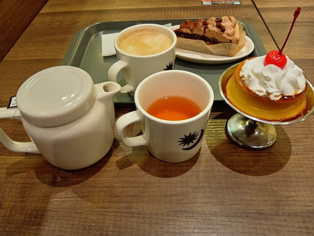 KYOYY805's tweet photo. ライブの前とプチ打ち上げの美味しい時間😋（甘いもの多め😂）幸せ〜😄✨
本当に楽しい２日間でした🥰 https://t.co/jRzM3xf8mV