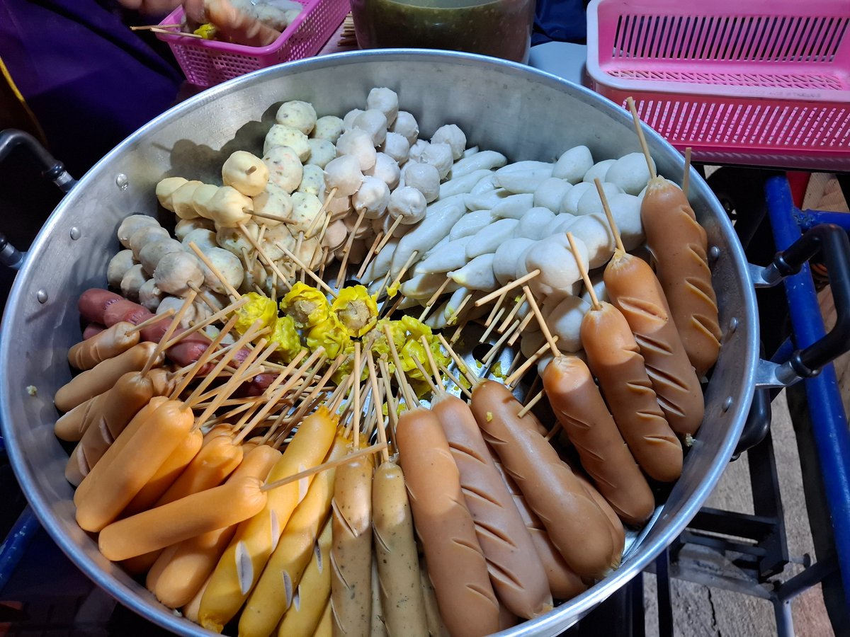 ลูกชิ้นนิ่งอร่อยราคาประหยัด

พิกัด : ฝั่งตรงข้ามแมคโคร ศาลายา  จ.นครปฐม(สาย 5)

ราคา : ไม้ละ 7 บาท และ 10 บาท

น้ำจิ้ม โคตรทีเด็ด

#อร่อยบอกต่อ #ศาลายา