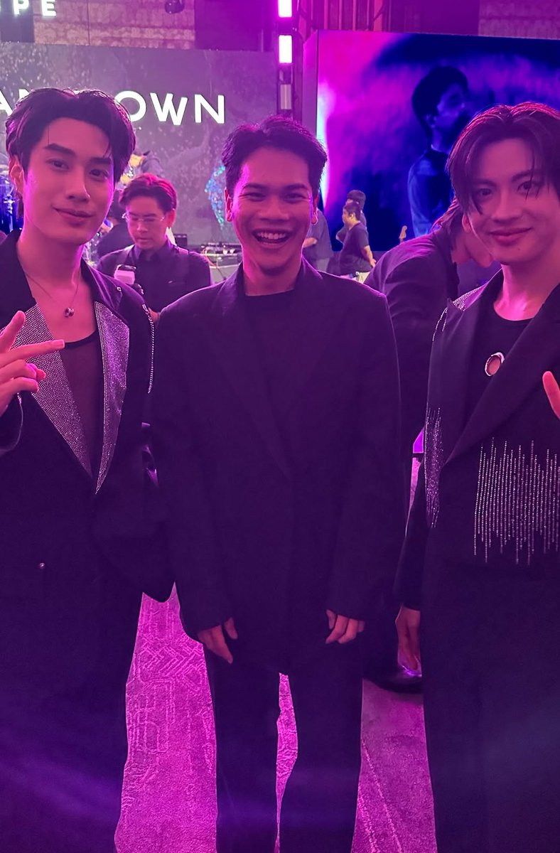 thisishyjx's tweet photo. เติ้ลเฟิร์สรูปนี้หล่อมากกกกกกกกกกกกก ไฟแดงก็ยังทำไรฮีไม่ได้ สุดยอดเลยว่ะ 

LOREALTHDAY x TFO PTTP
#LOrealInfluencerDay2025 
#LOrealINNOFEST2025 https://t.co/fJJ9KZuyEt