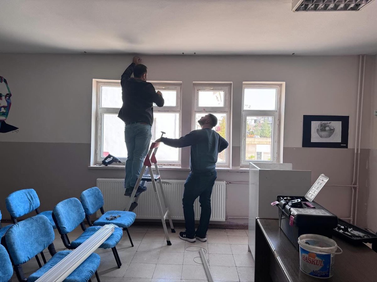 Okulumuzu güzelleştirmeye devam ediyoruz.Okulumuz kültür salonunun sandalyelerini elden geçirip Stor perdeleri ile tüm sınıflarımızın perdelerini değiştirdik.
<a href="/Mardin_Valiligi/">Mardin Valiliği</a>
<a href="/mardinilmem/">Mardin İl Millî Eğitim Müdürlüğü</a>
<a href="/midyatkaymakam/">T.C. Midyat Kaymakamlığı</a>
<a href="/midyatilcemem/">Midyat İlçe Milli Eğitim Müdürlüğü</a>
<a href="/abdurrahimdmr47/">Abdurrahim DEMİR</a>
<a href="/abdubakitek/">abdlbakitk</a>