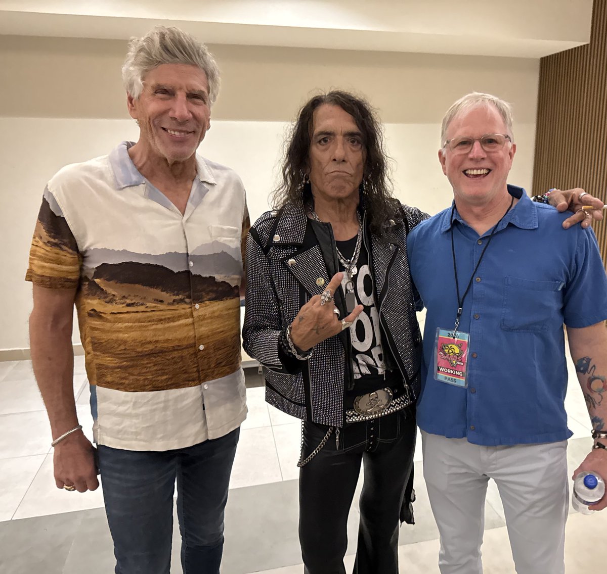 StephenEPearcy's tweet photo. A big thank you to all the people who came to the show last night at 80s In The Sand/The https://t.co/5fdHtJhzzO. Thank you to the promoter, staff, crew, stage hands. Always way cool to see Eddie Trunk and the MTV OG crew Julie Brown, Mark Goodman, Alan Hunter.  
Big fun, I love these #80s events that put all these bands together. The best thing about the 80’s was anything went down and room for all of us. No discrimination of bands and the exposure #MTV80s that helped all of us to still be doing this over 40 years later. #rattnroll #StephenPearcy #ontour #ratt #MTV80s https://t.co/8cCK2DE01l