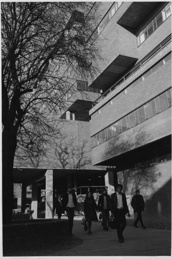 NCLalumni's tweet image. 📸 Then and now 📸

Claremont Tower &amp;amp; Claremont Bridge opened @UniofNewcastle in 1968, and was home to our Department of Geography (as well as a rare paternoster lift!) In 2020, they were refurbished and renamed after the former Head of Geography, Henry Daysh.

#ThrowbackThursday
