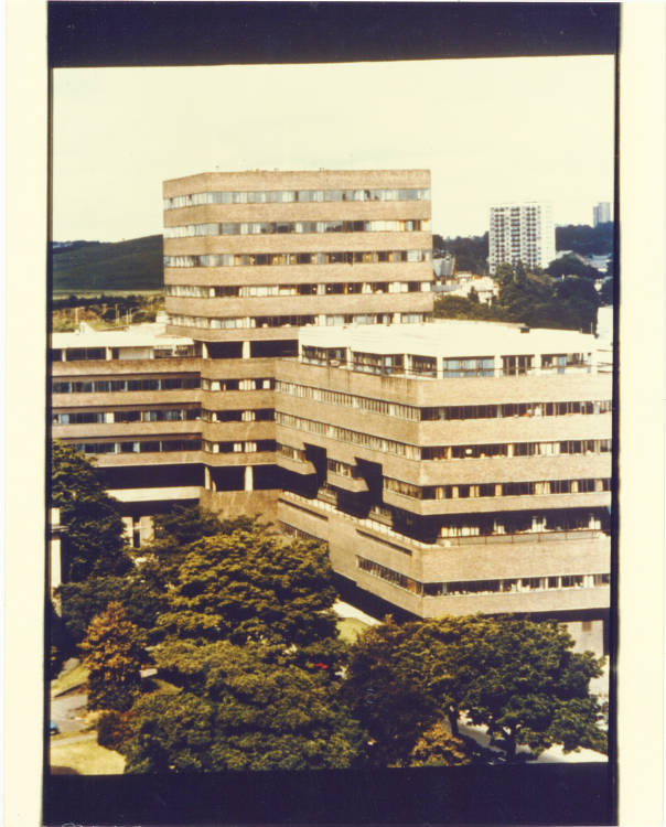 NCLalumni's tweet image. 📸 Then and now 📸

Claremont Tower &amp;amp; Claremont Bridge opened @UniofNewcastle in 1968, and was home to our Department of Geography (as well as a rare paternoster lift!) In 2020, they were refurbished and renamed after the former Head of Geography, Henry Daysh.

#ThrowbackThursday