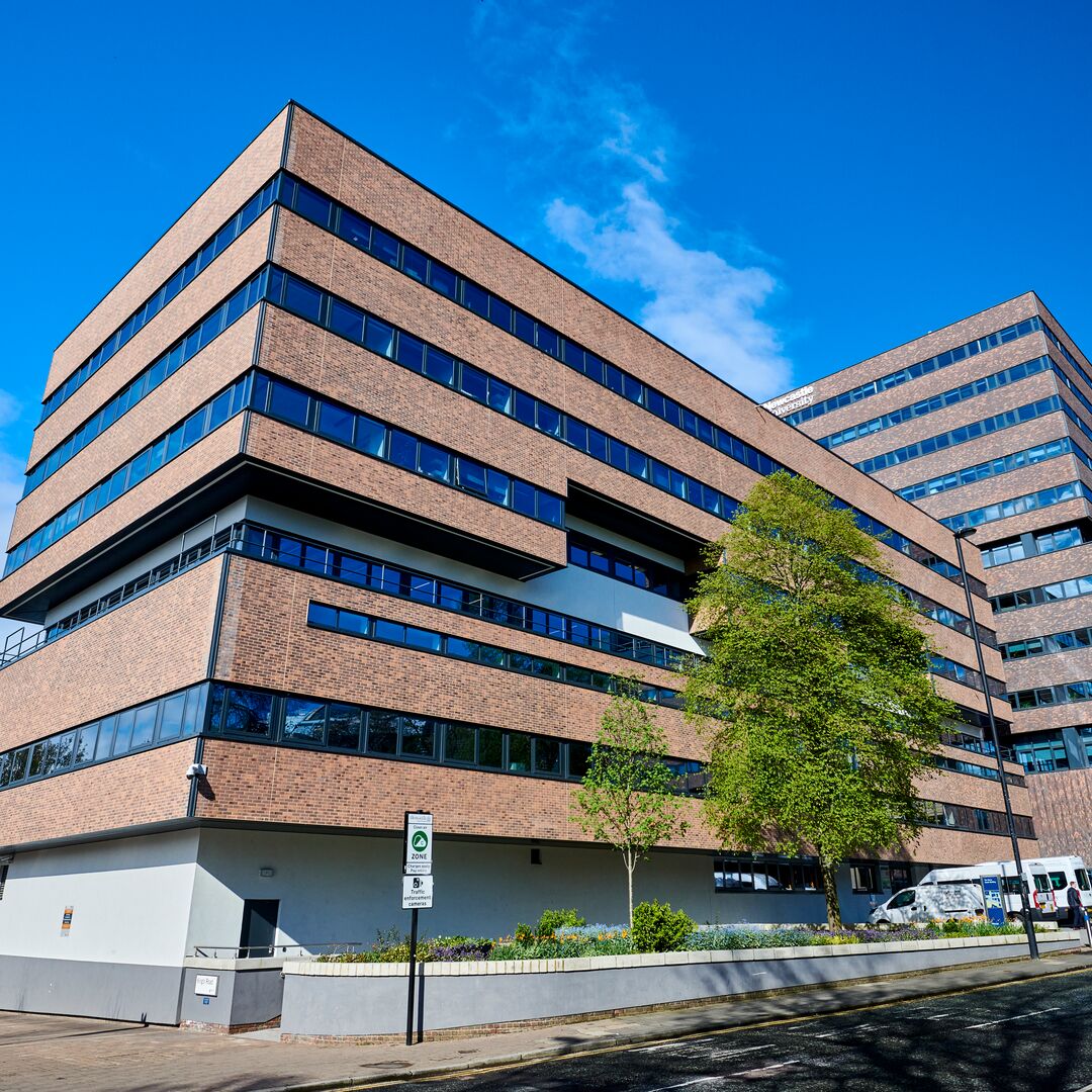 NCLalumni's tweet image. 📸 Then and now 📸

Claremont Tower &amp;amp; Claremont Bridge opened @UniofNewcastle in 1968, and was home to our Department of Geography (as well as a rare paternoster lift!) In 2020, they were refurbished and renamed after the former Head of Geography, Henry Daysh.

#ThrowbackThursday