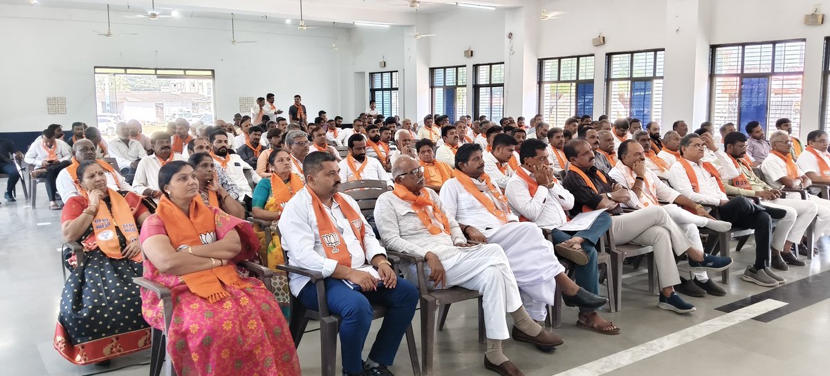 IkVala's tweet photo. 🪷 SIR મતદાર યાદી વિશેષ સુધારણા કાર્યક્રમ અંતર્ગત
તળાજા-100 વિધાનસભા કાર્યશાળા સપન્ન🪷
ભાજપની એકતા, સંગઠન અને સેવાભાવના જ જનતાનો વિશ્વાસ જીતી શકે છે!

#Talaja100 #VoterListSpecialRevision #BJPGujarat #TalajaVidhansabha #BJPOrganisation #MatdarYadiSudharna #BJPWorkersMeet https://t.co/F40iskDBUL