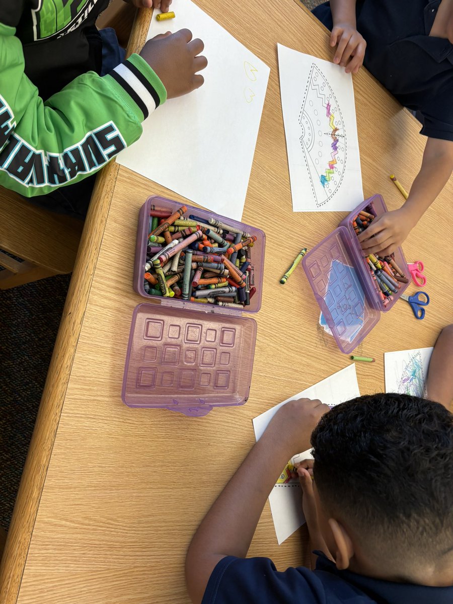ASalazarLibrary's tweet photo. Our Salazar TC students were part of an engaging activity that helped celebrate Native American Heritage Month for the first week of November! 🙂 @DISD_Libraries https://t.co/MbfqGQwxcr