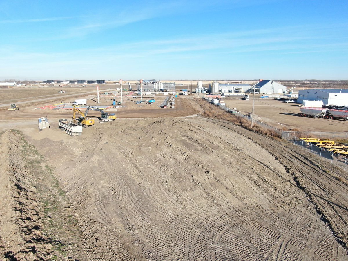 Anyone looking for free topsoil and clay around Saskatoon send me a note, we got some. Retweets appreciated