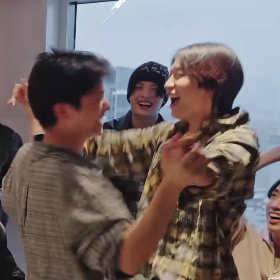 xaiparn's tweet image. เขินมือที่จับกันอะ