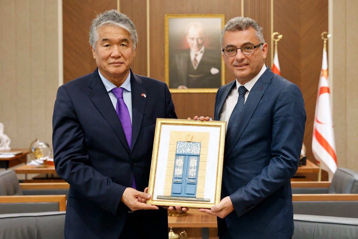 TÜRKSOY Genel Sekreteri Sultan Raev, 
5. Manas Forumu’na katılmak üzere bulunduğu Kuzey Kıbrıs Türk Cumhuriyeti’nde, KKTC Cumhurbaşkanı Tufan Erhürman’ı makamında ziyaret etti.