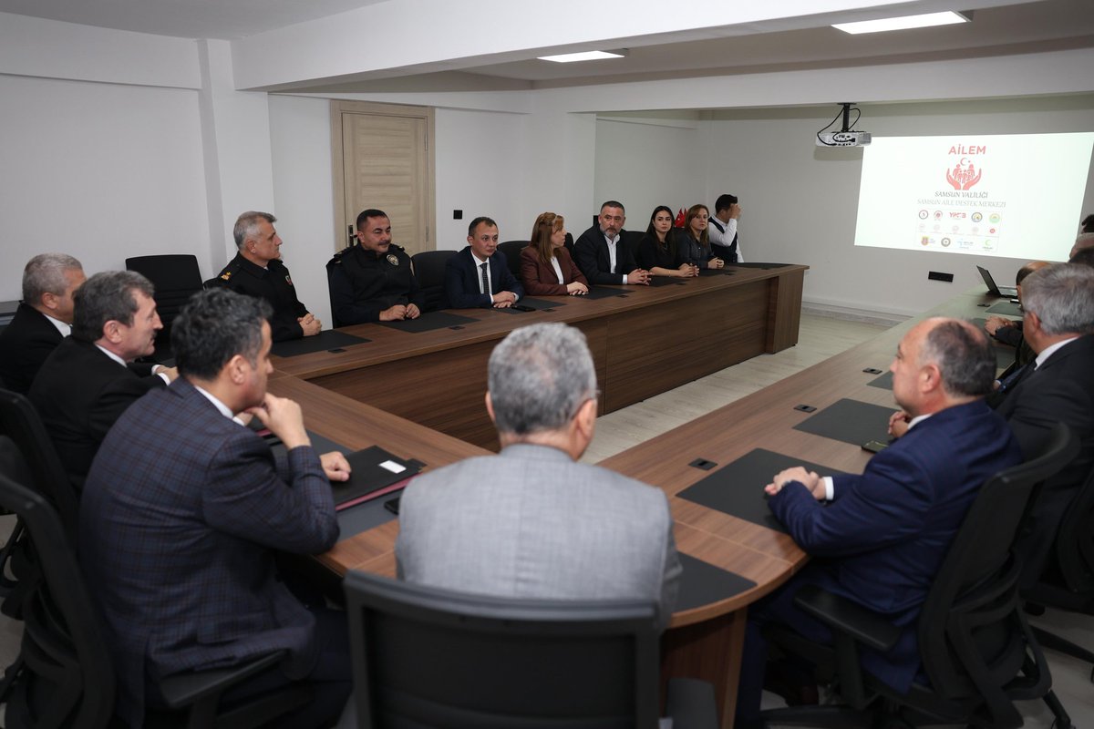 TCSamsunValilik's tweet photo. #Samsun Aile Destek Merkezi (#SADEM) Çalışma Usulleri Protokolü📑

📌Her türlü olumsuz yaşam koşulları ve zararlı alışkanlıklara karşı çocuklarımızın ve gençlerimizin sosyal yaşam becerilerini güçlendirmek için kurulan SADEM’in çalışma usul ve esaslarını kapsayan Samsun Aile Destek Merkezi Çalışma Usulleri Protokolü;

Valimiz Sayın @orhantavli_, Büyükşehir Belediye Başkanı Sayın @halitdoganbsk, İlkadım Kaymakamı/YİKOB Başkanı Abdulkadir Demir, İl Jandarma Komutanı Tuğgeneral Mustafa Bakçepınar, İl Emniyet Müdürü Ahmet Arıbaş, İlkadım Belediye Başkanı İhsan Kurnaz, İl Müftüsü Seyfullah Çakır, Aile ve Sosyal Hizmetler İl Müdürü Kemal Gümrükçü, İŞKUR İl Müdürü Gökhan Dürümlü, Gençlik ve Spor İl Müdürü Feyzullah Dereci, İl Milli Eğitim Müdürü Dr. Murat Ağar, İl Sağlık Müdürü Uzm. Dr. Mustafa Uras, Halk Sağlığı Hizmetleri Başkanı Dr. Hatice Öz, İlkadım İlçe Sağlık Müdürü Dr. Mustafa Kasapoğlu, Yeşilay Samsun Şubesi Başkanı Emre Güneş ve SADEM Koordinatörü Uzm. Dr. Evren Tarım’ın katılımıyla imzalandı.✍️

📌Çocuklarımızın ve gençlerimizin sosyal uyum ve yaşam becerilerinin geliştirilerek toplum temelinde her türlü zararlı alışkanlığın önlenmesi ve bu alandaki  hizmetlere (ihtiyaç analizi, psikososyal destek, sosyal yaşamı güçlendirme, eğitim, sağlık rehberlik vb.) yönelik uygulanacak çalışmalara ilişkin tüm tarafların karşılıklı hak ve sorumluluklarını düzenleyen protokolün toplum sağlığı alanında iyileşmelerin sağlanması çalışmalarına büyük bir katkı sağlayacağına inanıyor; şehrimiz ve hemşehrilerimiz için hayırlı olmasını temenni ediyoruz.