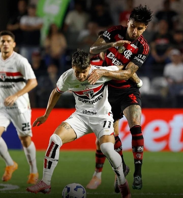 fut_ring's tweet photo. O PALMEIRAS AGRADECE!

São Paulo e Flamengo fazem um jogaço, empatam por 2x2 e ajudam rival! https://t.co/CEeXqxD8BV