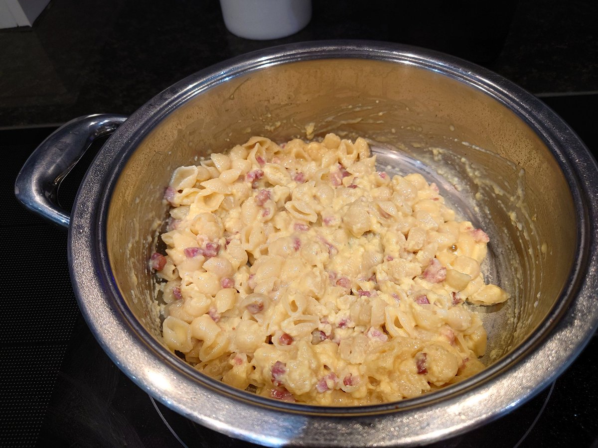 mainecoon_ch's tweet photo. Mmmh lecker 😋 Carbonara mit AMC Pfanne gekocht 👍😋😍 https://t.co/4RsZKWrl5r