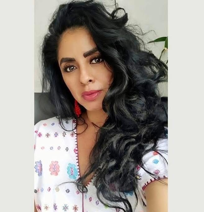 MLopezSanMartin's tweet photo. 🔴 Asesinan a Guadalupe Urbán, regidora de San Juan Cacahuatepec y militante del PVEM.

Fue atacada a balazos la mañana de este jueves en San Antonio Ocotlán, Oaxaca, cuando se dirigía a un evento de las Jornadas por la Paz. https://t.co/cxIW9aJ9A0