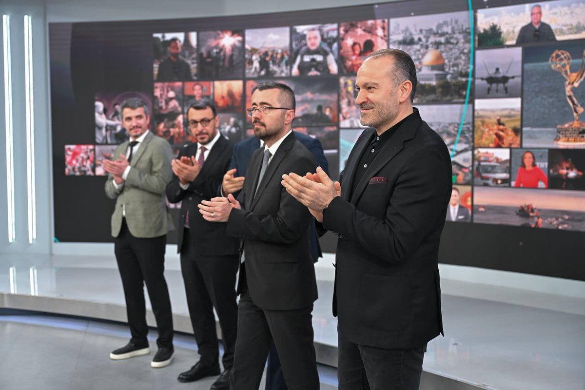 zahidsobaci's tweet photo. TRT World’ün 10. yaşı vesilesiyle, kanalımıza emek veren ekibimizle bir araya geldik.

YouTube’da 10 milyon aboneye ulaşarak dünyanın en çok izlenen İngilizce haber kanallarından biri haline gelen @trtworld’ün başarılarında emeği olan tüm mesai arkadaşlarımı kutluyorum. https://t.co/NEJZGI4l7W