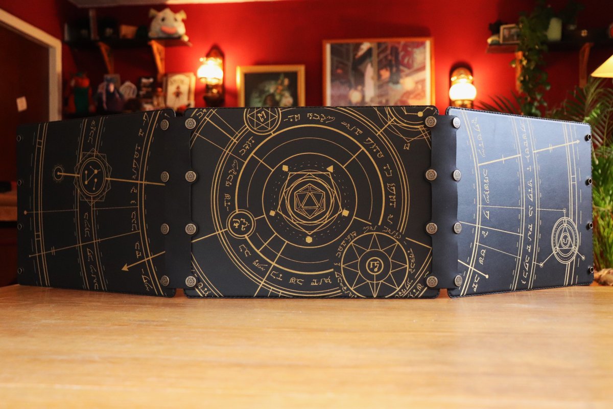 SpeechlessBard's tweet image. Three convention weekends in a row is exhausting... 😪

But, we'll be setting up for the last one (Spellenspektakel @ Utrecht, Netherlands) tomorrow and will have LOADS of pretty #TTRPG goodies with us!

See you there?

#Spellenspektakel #leatherwork #dnd