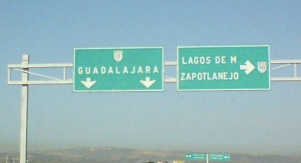 AVANCE MUY LENTO EN LA AUTOPISTA AGS A GDL EN EL TRAMO LAGOS DE MORENO-ZAPOTLANEJO

#jalisco #autopista 

albertoviverosnoticias.com/detallenota.ph…
