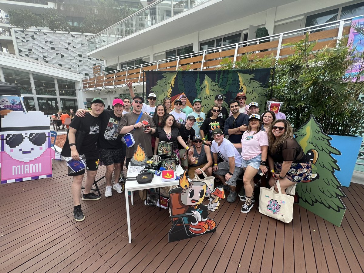 One of my fave pics ever from Miami.

So many good friends and beautiful people in here.

Tag em if you know em.