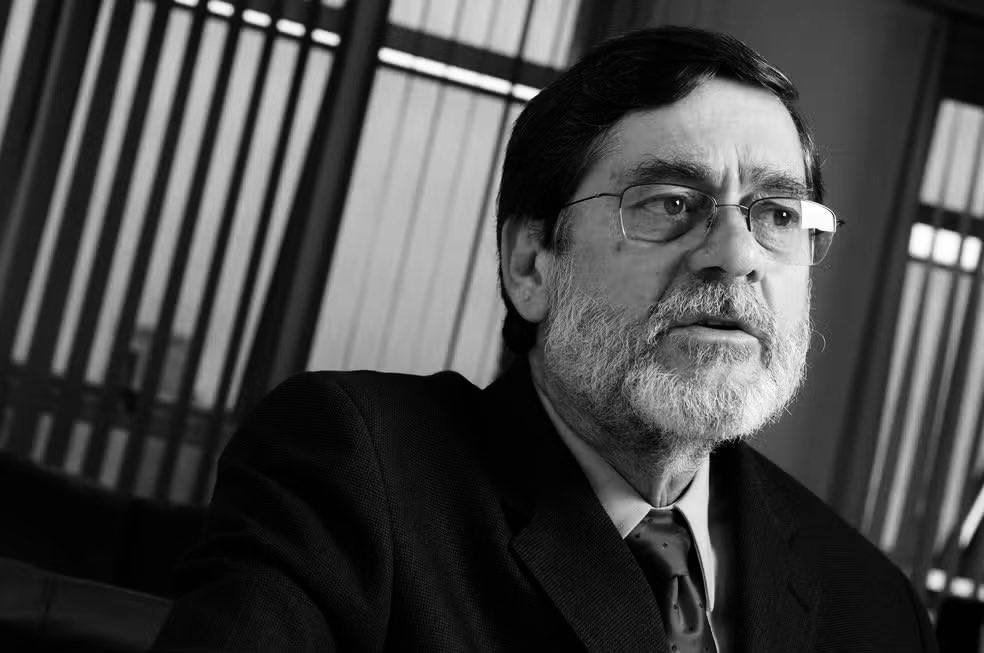 Antes de tudo, um ser humano, um amigo. É com muita tristeza que recebi a notícia da partida do eterno Paulo Frateschi. Um guerreiro, comprometido com os valores democráticos. Nosso companheiro e fundador do PT nunca desistiu de seus sonhos. Meus sentimentos à família e amigos.
