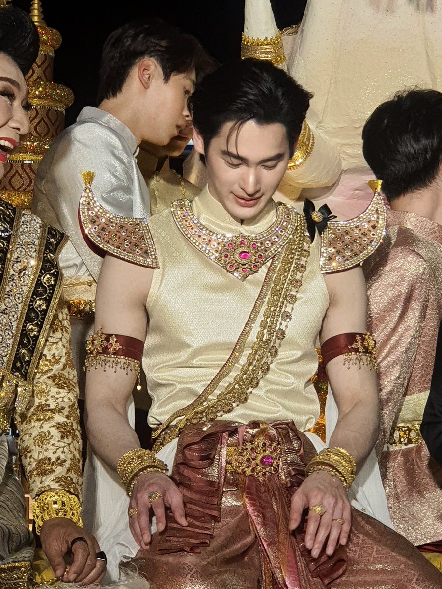 Katesirin4's tweet photo. เอาอยู่ทุกมุมอ่ะ มุมก้มยังหล่อเอาซี้ ลูกรักพระเจ้าโดยแท้😻🥹

KAO CHANGE TOGETHER PARADE

#ยี่เป็งเชียงใหม่ม่วนใจไปกับเก้า https://t.co/zZUGCwao5O