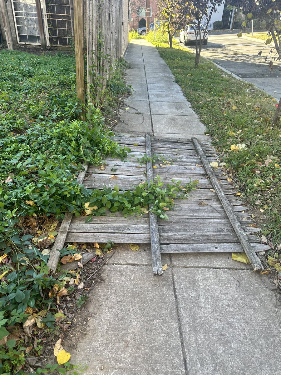 .<a href="/DCDPW/">DC Department of Public Works</a> - the fence at the abandoned house located at 2612 R St SE collapsed &amp; is obstructing the 26th Pl SE sidewalk making it difficult for wheelchairs and strollers to navigate. This isn’t the first section that has fallen, the entire fence likely needs to come down. <a href="/311DCgov/">DC311</a>