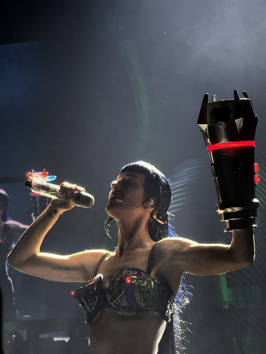 chindas_'s tweet image. merci Katy, merci la vie ❤️‍🩹
et merci pour toutes les belles rencontres @katyssunlight @KatyCat_9784 @KPerry_fans @Mathiilde_Lc @LMC_UR_PEACOCK @thomshkc et tous les autres que j’ai croisé 🫶🏼