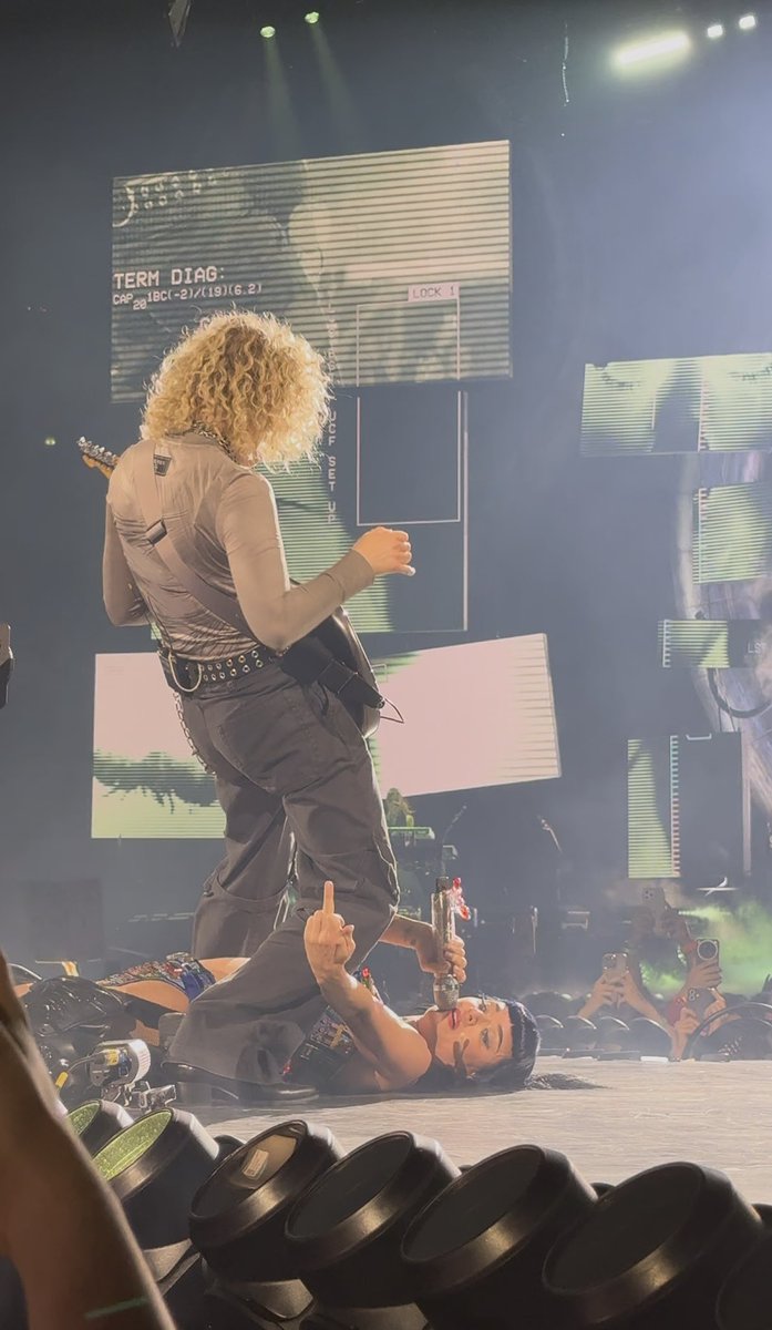 chindas_'s tweet image. merci Katy, merci la vie ❤️‍🩹
et merci pour toutes les belles rencontres @katyssunlight @KatyCat_9784 @KPerry_fans @Mathiilde_Lc @LMC_UR_PEACOCK @thomshkc et tous les autres que j’ai croisé 🫶🏼