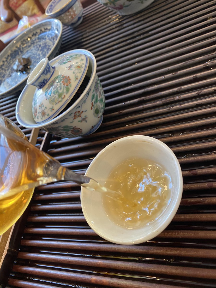 ff6_js's tweet image. 💼 Ambition tastes better with jasmine tea.