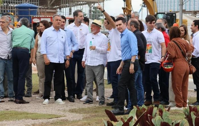 🇧🇷📌| Con la mirada puesta en la COP30, el presidente brasileño, Luiz Inácio Lula da Silva, abre hoy aquí la Cumbre de Líderes, encuentro que congrega a jefes de Estado en torno a una agenda ambiental común.

🔗 acortar.link/Q7PG3t
