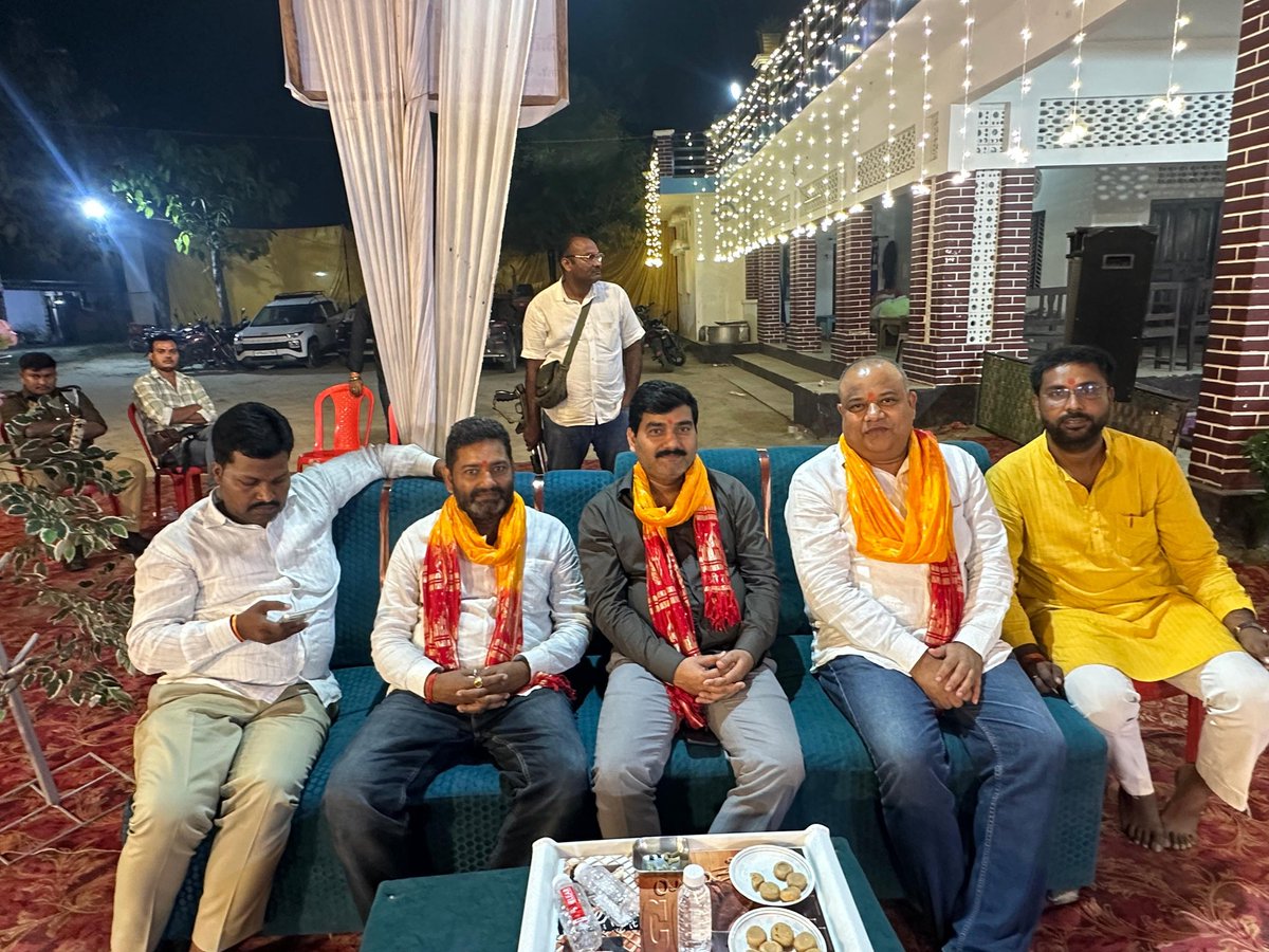 मेरे प्रिये छोटे भाई हर परिस्थिति में सदैव मेरे साथ खड़े रहने वाले राघवेंद्र प्रताप सिंह विकी कुमारगंज के पैतृक गाँव पहली भगाही विधानसभा क्षेत्र मनकापुर जनपद गोडा़ में पहुँच कर श्री मत भागवत कथा में शामिल हो कर रस पान किया।।