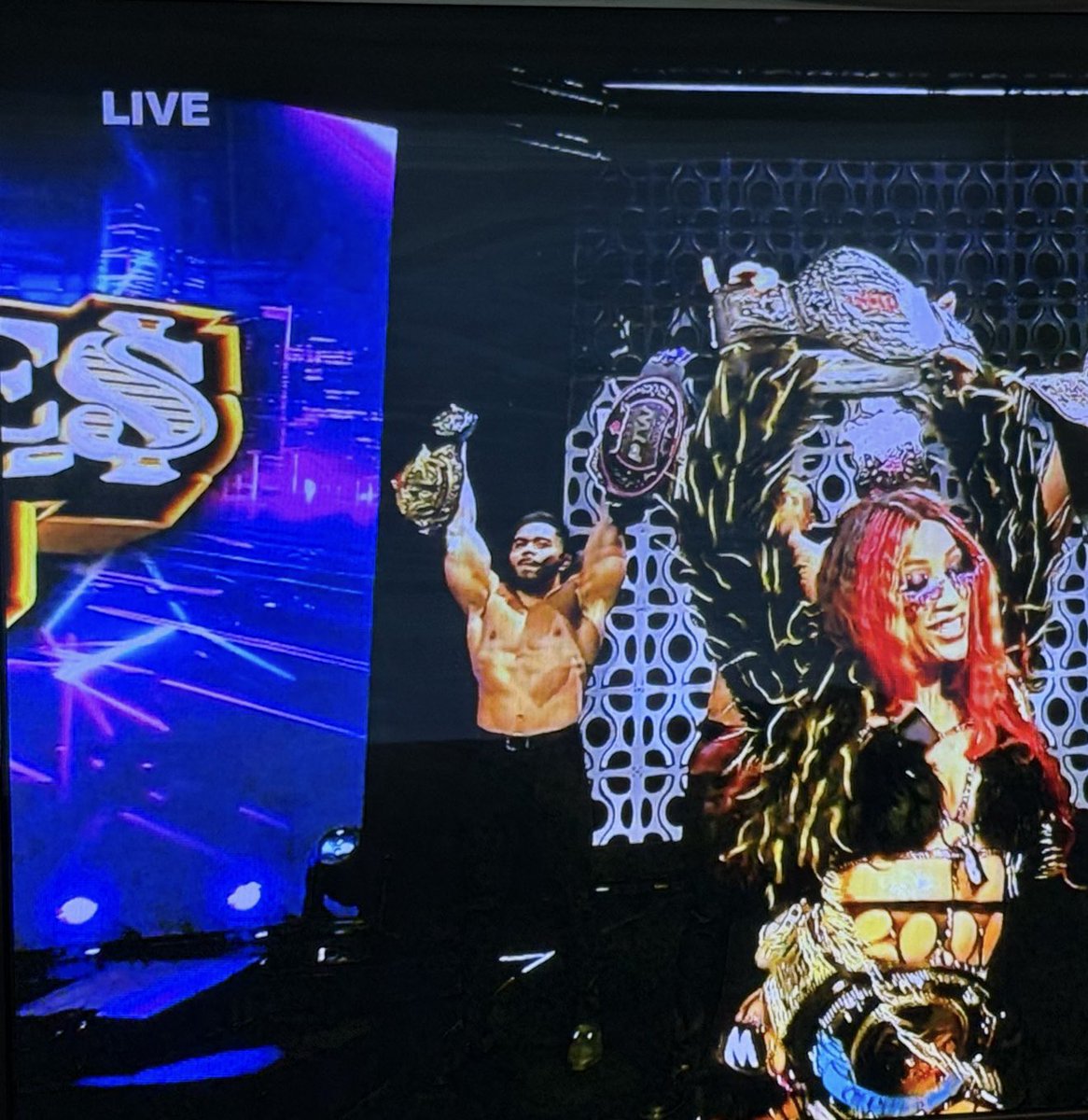 otis_p_lord's tweet photo. @RhodesWrestling โs very own @coachjimmyhouse accompanying Ultimo Monรฉ to the ring! #AEWDynamite #HouseStrong https://t.co/KE2wCEY7au