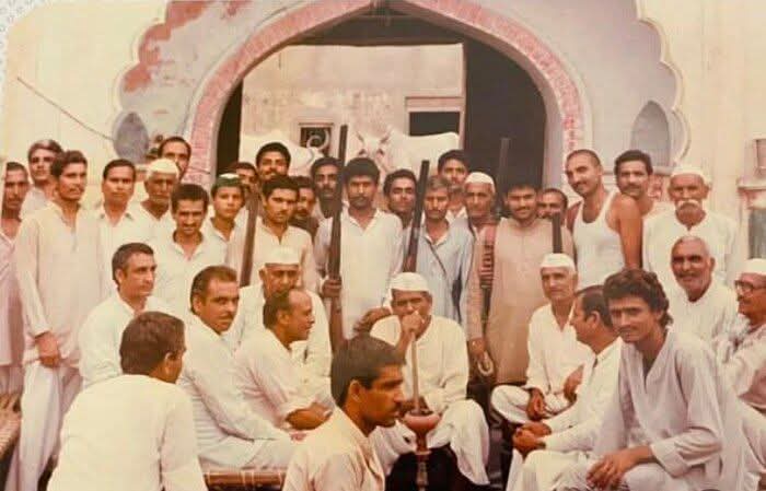 जाटों के 5 सबसे बड़े गौत:
1)PUNIA(1442 गाँव) पुनिया
2)WARRAICH(1200+) वाराइच
3) Tomar (1000+) तोमर
4)SIDHU(900+) सिधु
5)GODARA(700+) गोदारा