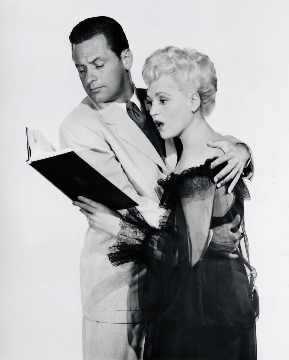 noirgal17's tweet image. Me reading Twitter this morning and discovering more keywords and hashtags that I need to mute.