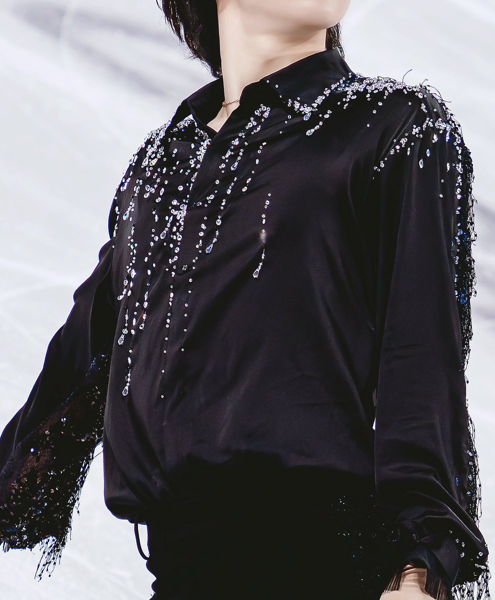 준환이 쇼트 의상이 너무 예뻣듬... 진짜 빗방울가타...🤤