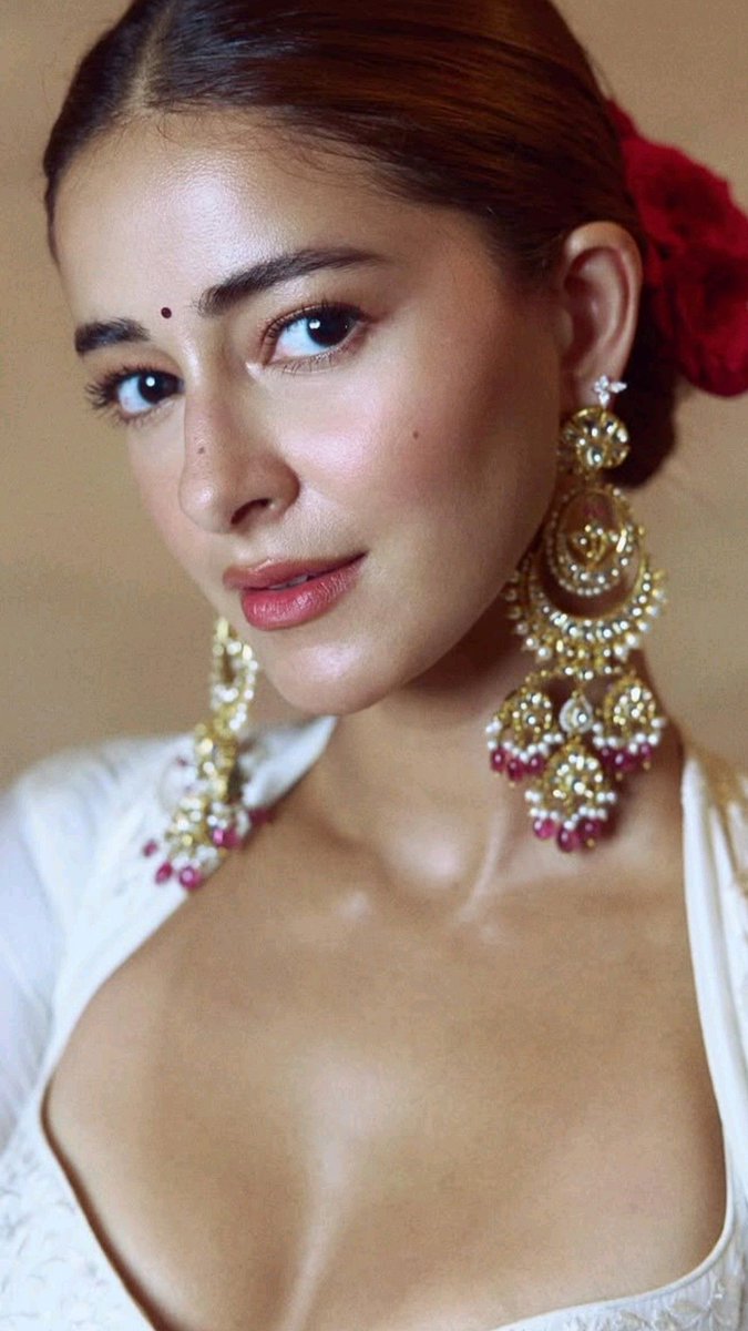 Ananyastann's tweet photo. Ananya raising the bar. Isn't she? https://t.co/OVmi2sjAoV