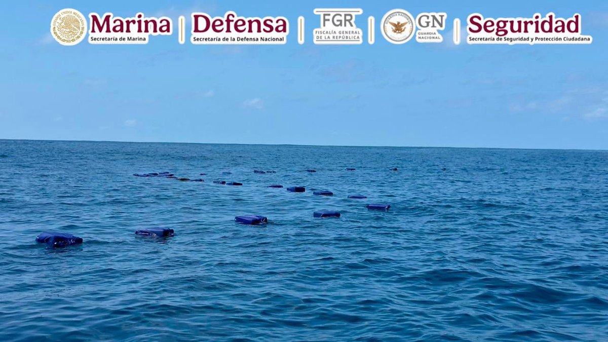 OHarfuch's tweet image. La Secretaría de Marina @SEMAR_mx en una operación marítima en las costas de Michoacán, aseguraron alrededor de 2.5 toneladas de cocaína.
Con este resultado, en la actual administración suman aproximadamente 51 toneladas de esta droga aseguradas en la mar, evitando que millones…