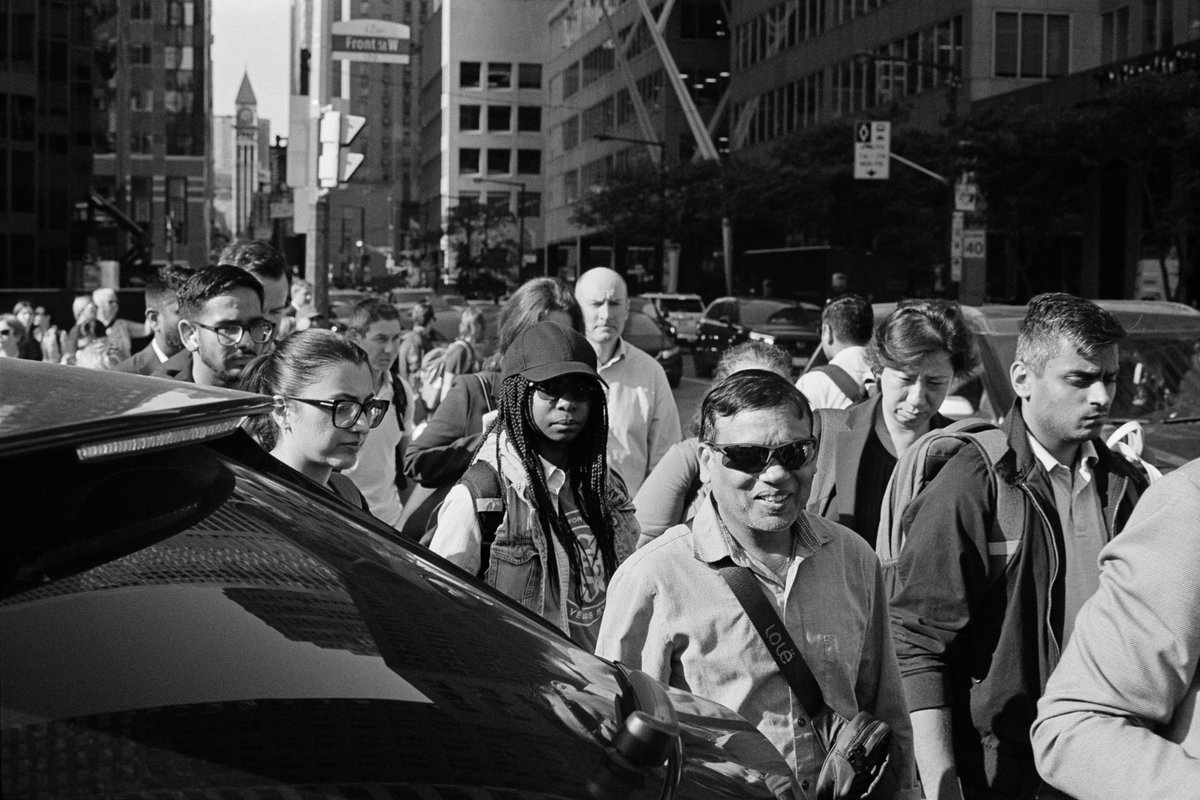 thekarledwards's tweet image. Closing time on Bay Street in Toronto, September 2025. #filmphotography #hp5 #summicron #50mm #leicamp